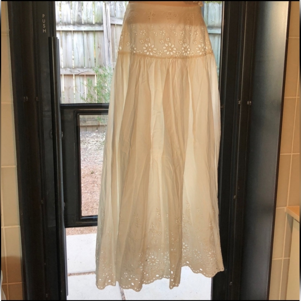 🌜Spell🌛 White Lacey Skirt with Side Slits - Picture 6 of 8